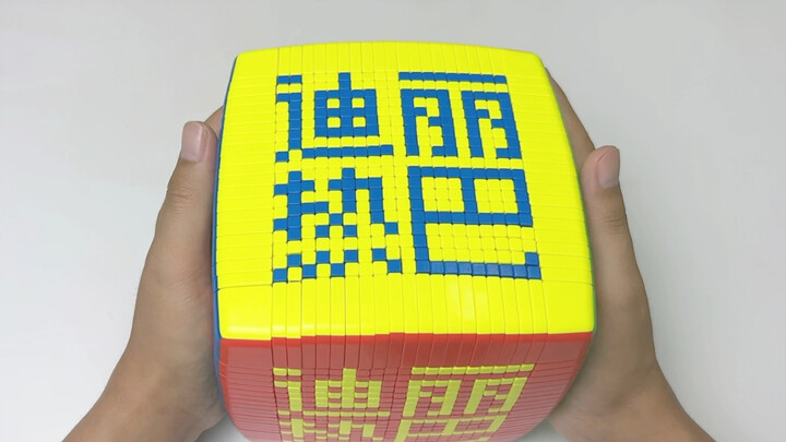 Use the world's highest-level Rubik's Cube to spell out the name of a female star