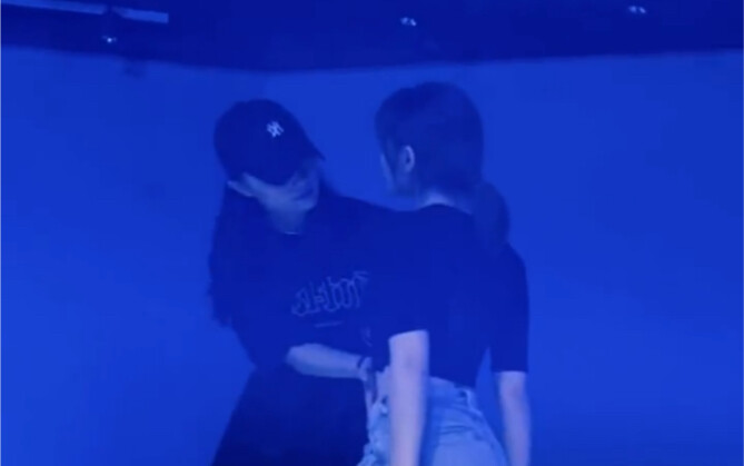 这个双人舞是真的很好摸 哈哈哈哈哈哈哈