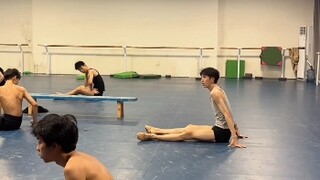 สถาบันสอนเต้นเสฉวน สถาบันสอนเต้นชาย