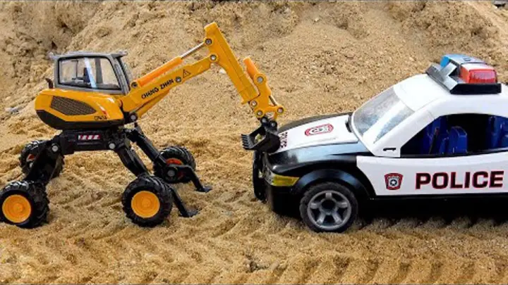 Transformer excavator has many functions to help police cars, tractors, fire trucks
