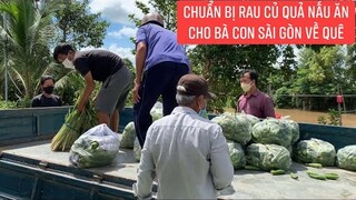 Chuẩn bị rau củ quả hỗ trợ những phần ăn cho bà con về quê đi cách ly