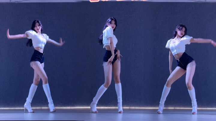 Sweetheart hottie's heels～～Dancing IU's Friday meeting