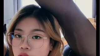 คุณคิดว่าฉันมีขาจริงและขาเทียมเหรอ?