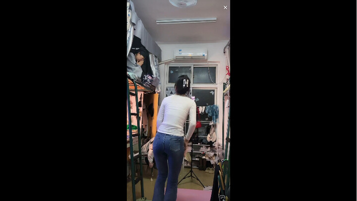 紧身牛仔裤女大学生 深夜宿舍后背摇 2.0