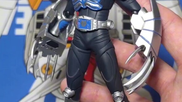 รูปที่ Kamen Rider Taiga แอบโจมตีเสือ