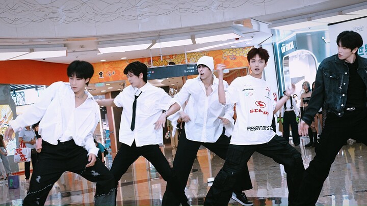 185 handsome guy road show Deja vu- TXT Chengdu