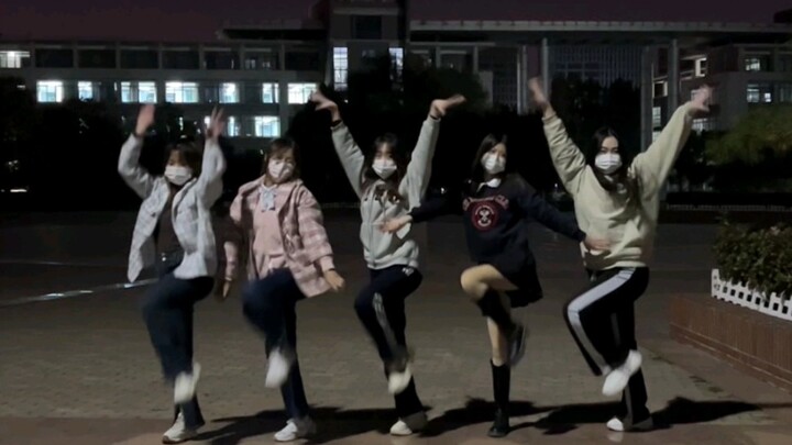 Kpop people walking status