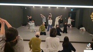 dancing practice (park so-yi)(moon woo jin) the typical Family movie 최고의 영화 내가 좋아하는 한국 드라마의 이 영화 🍃