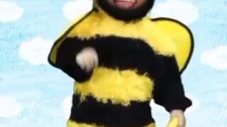 dancing bee🤣🤣