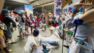 Mondstadt vs Liyue! Genshin Impact cosplay scene from Bilibili World 2021