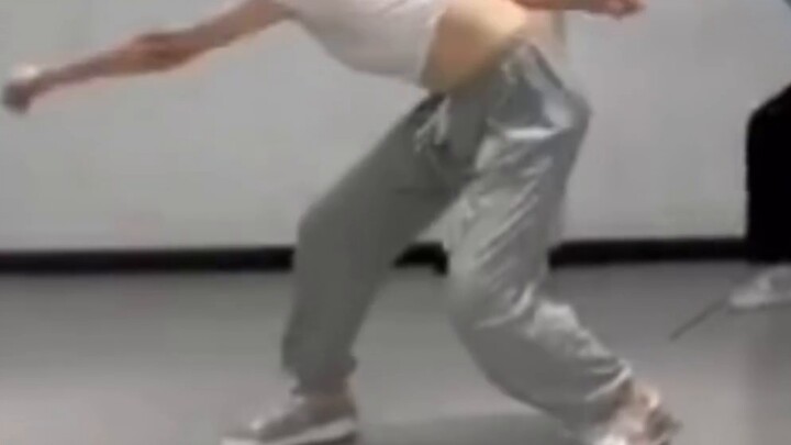 Sorry Wang Yibo, but is this dance performed by a human? / It cannot be said that they are exactly t