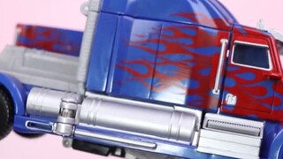 Negative degree of restoration, full score for fun! This Optimus Prime toy is quite interesting!