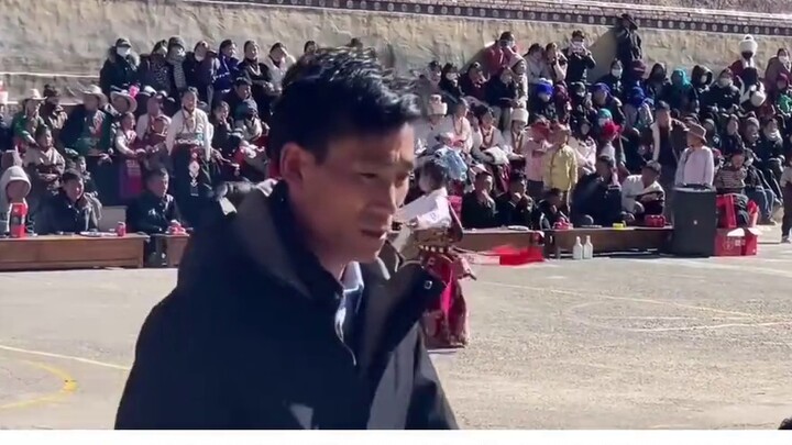Watching the dance of the little Tibetan girl Xiaolamao on YouTube, foreigners exclaimed that she is