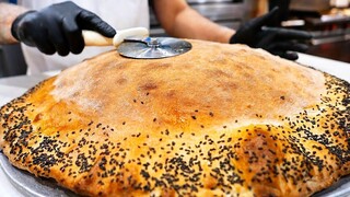 [Food] Make a giant New York cheese pizza with a whole sausage in it