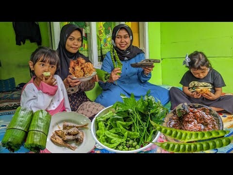 Habis Hujan Deres Makan Yg Pedes Pedes.. Buka Nasi Timbel, Pete, Asin Japuh, Ciken, Lalapan, Sambel