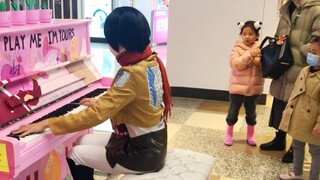 地铁站里响起《红莲的弓矢》