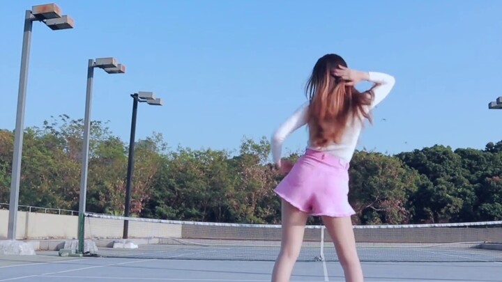 HyunA Babe's sweet and fresh stiletto tennis court version