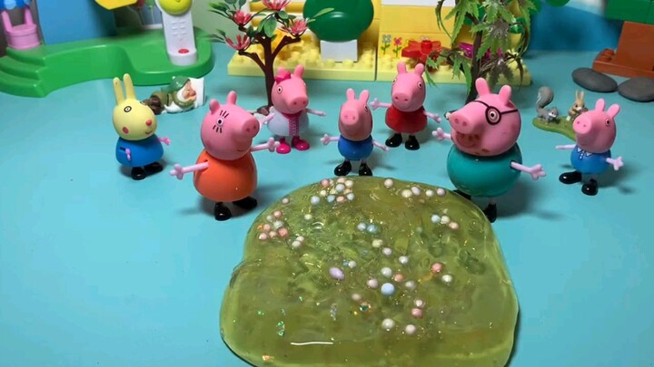 Toy animation: The pig family plays in the mud