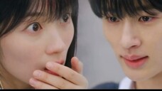 Carrying Sun Jae and running, So-wol was listening to Sun Jae's confession by the swimming pool in h