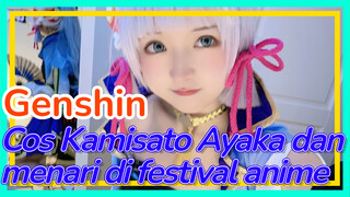 Cos Kamisato Ayaka dan menari di festival anime