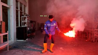 Tabung pemadam VS Hand Flare apakah bisa padam dengan APAR dry chemical powder 1kg gudang terbakar