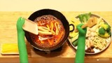 【Nấu ăn trong khung bằng đất sét】 Một món hầm một nồi nhỏ và dễ thương