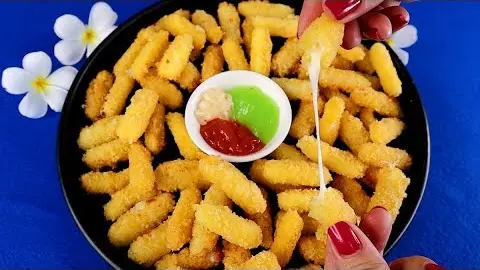 Hãy cùng thưởng thức những thỏi mozzarella cheese sticks nóng hổi và giòn tan. Món ăn thơm ngon này sẽ khiến bạn không thể rời mắt khỏi hình ảnh trên màn hình.