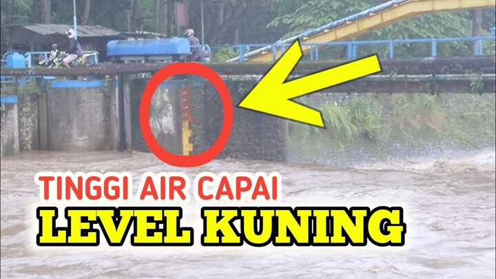 HUJAN DERAS SEBABKAN TINGGI LEVEL AIR CAPAI GARIS KUNING DI PINTU AIR SENGKALING