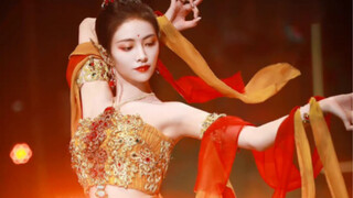 “Aku memintamu menari, tapi aku tidak memintamu keluar dari mural Dunhuang!”