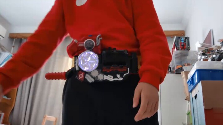 Katsuragi Takumi: This is the first time I know that my belt can be used like this