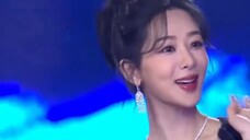 ไม่น่าแปลกใจเลยที่ความงามของ Yang Zi มีความโดดเด่นมากขึ้นเรื่อยๆ ปรากฎว่าเธอก้าวหน้าไปพร้อมกับแกนกลา
