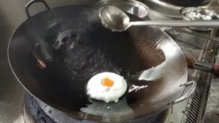 [Food]Customer ordered a huge & round fried egg