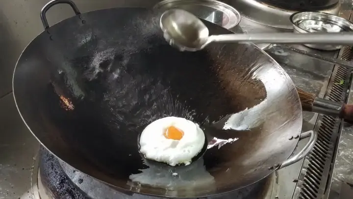 [Food]Customer ordered a huge & round fried egg