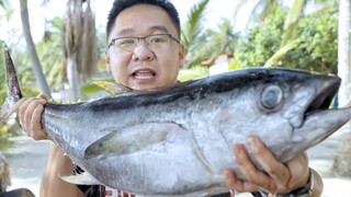 Mendengar kabar perahu nelayan terbalik diterjang angin, Paman Mo pun bergegas untuk mengurangi keru