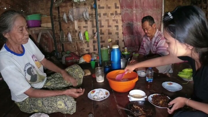 BEGINILAH HIDUP DI DESA, MAKAN SEADANYA SAJAH. VLOG PEDESAAN INDONESIA.