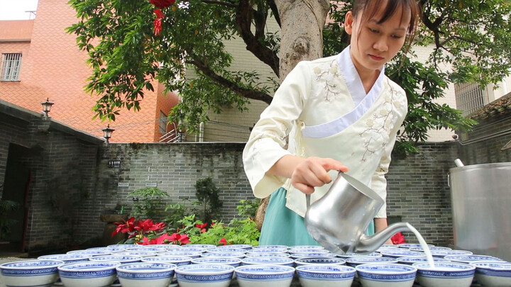 This authentic Shunde double skin milk is famous for a reason!