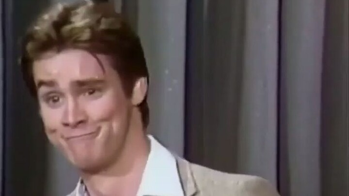 Jim Carrey lần đầu tiên xuất hiện trên TV vào năm 1983, bắt chước nhiều người nổi tiếng