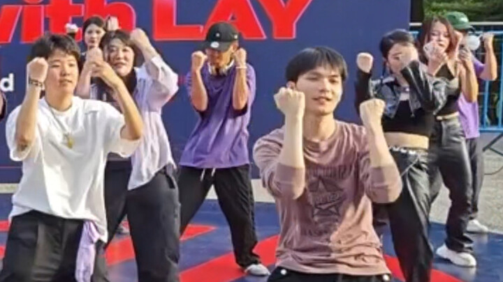 Zhang Yixing dances in Guangzhou｜The only one who lets fans have such a great time at the concert
