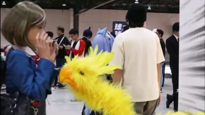 When cosplayers become their characters... 🤝✨
