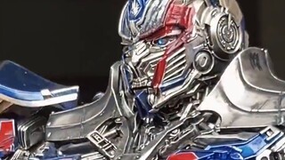 The heavy metal content of this Dlx Knight Optimus Prime is too high