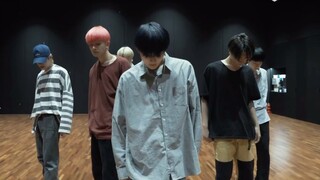 Bạn gọi đây là đoàn múa à?