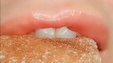 SATISFYING LIPS ASMR