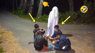 PRANK POCONG ANAK PASANTREN BANGUNIN SHOLAT SUBUH LUCU part 32