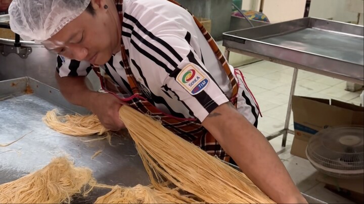 Exhausting Process Of Making Dragon's Beard Candy - Thai Street Food
