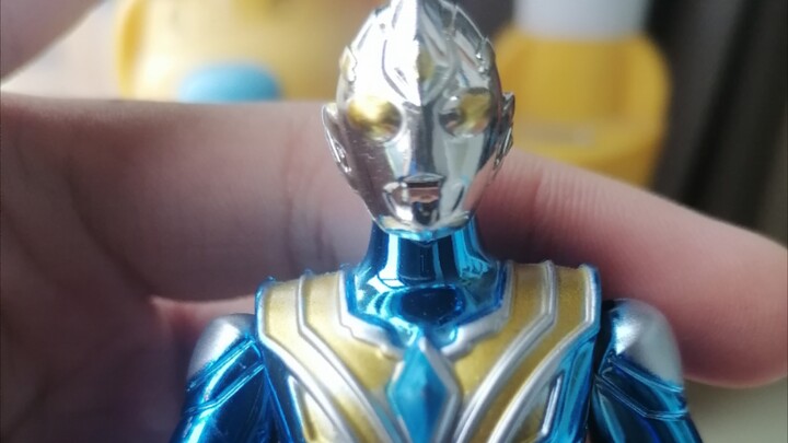 "Isn't this fucking bone sculpture a complete blast?" The ten-dollar Ultraman blind box directly lea