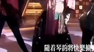 Anita Mui & Roman Tam dance battle, watch the most charming man and Hong Kong's daughter stun the au