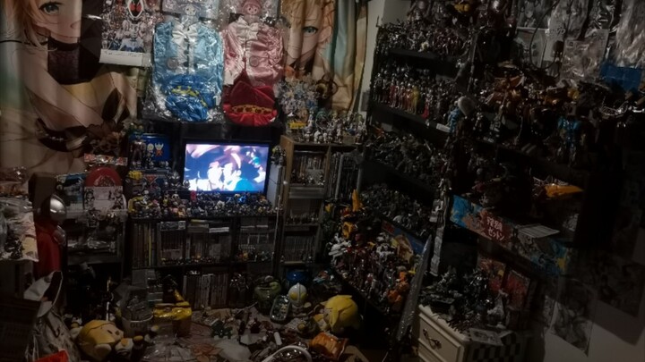 The only thing an otaku can be proud of is his room
