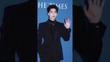 When #YangYang walked in rain for the blue carpet at T Magazine Fashion Culture Awards🥹💙🖤 #杨洋