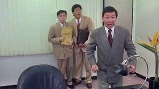 Có ba người đàn ông đến phỏng vấn. Hoàng Nhất Sơn ném cây chổi viết bảng vào họ. Ai mà biết được rằn