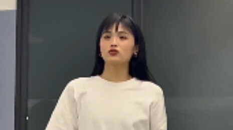 Apa! .... Ini adalah tarian yang bisa membuat Anda cantik jika Anda menarikannya. Tarian ini tidak b